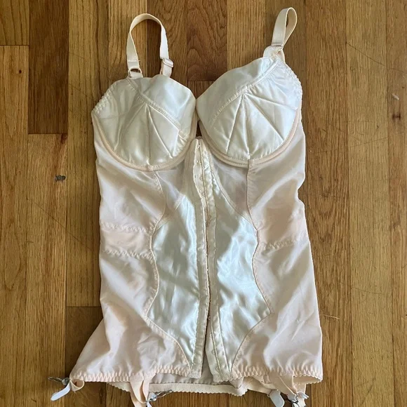 What Katie Did Vintage Corselette - Picture 2 of 6